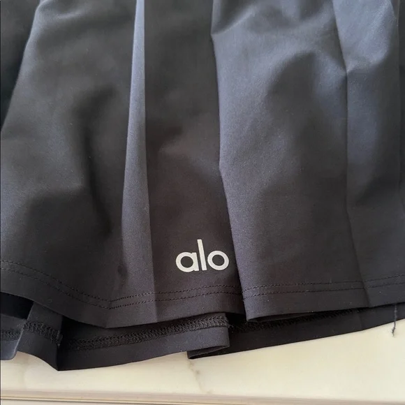 ALO Yoga Black Pleated Mini Skirt - Picture 3 of 8
